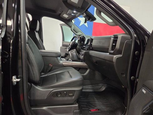 Used 2024 Chevrolet Silverado 2500 LTZ w/ LTZ Premium Package AWD/4WD image 8