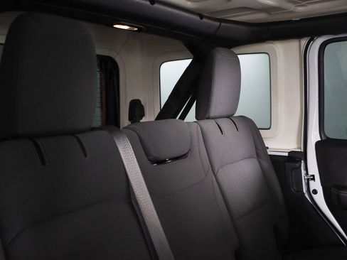 Used 2021 Jeep Wrangler Unlimited Sahara image 27