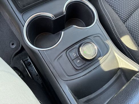 Used 2022 GMC Terrain SLE image 19