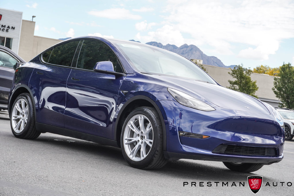 Used 2023 Tesla Model Y Long Range AWD/4WD image 1
