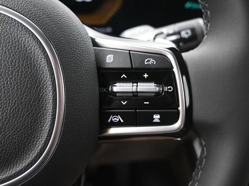 New 2026 Kia Carnival LXS FWD image 25