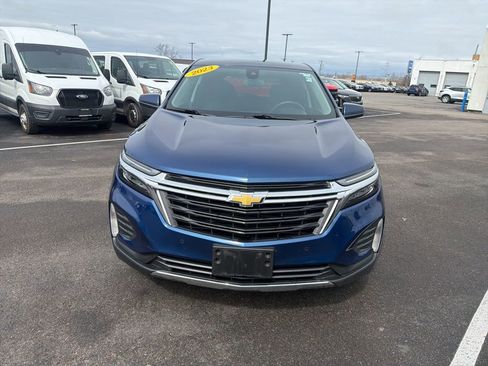 Used 2023 Chevrolet Equinox LT image 2