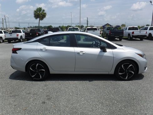 Used 2024 Nissan Versa SR FWD image 3