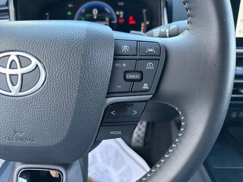 Used 2025 Toyota Camry SE AWD/4WD image 28