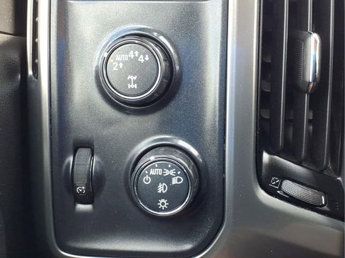 Used 2018 Chevrolet Silverado 1500 LT w/ Texas Edition AWD/4WD image 12