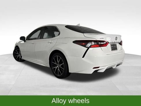 Used 2022 Toyota Camry SE image 5