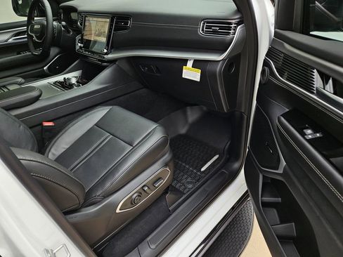 New 2026 Jeep Grand Wagoneer 4WD image 7