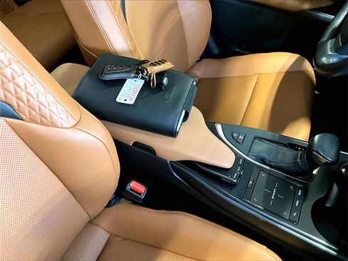 Used 2019 Lexus UX 250h image 16