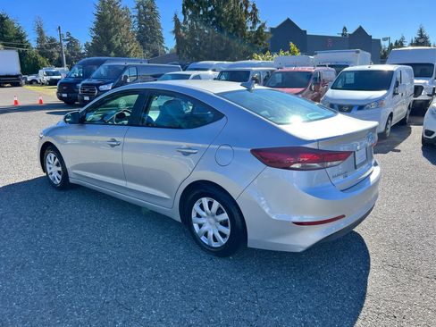Used 2017 Hyundai Elantra SE image 5