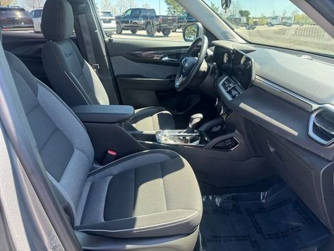 Used 2024 Chevrolet TrailBlazer LT w/ LT Cold Weather Package FWD image 17