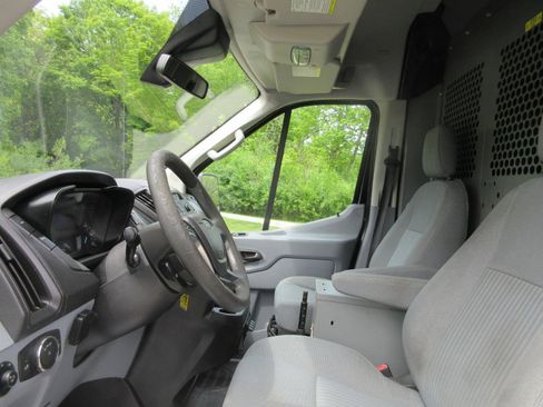 Used 2015 Ford Transit 250 148 Medium Roof RWD image 31