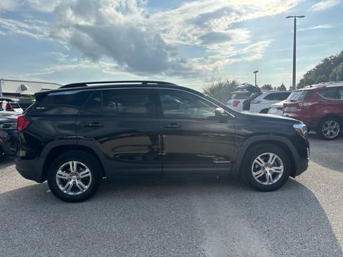 Used 2020 GMC Terrain SLE w/ Driver Convenience Package FWD image 4