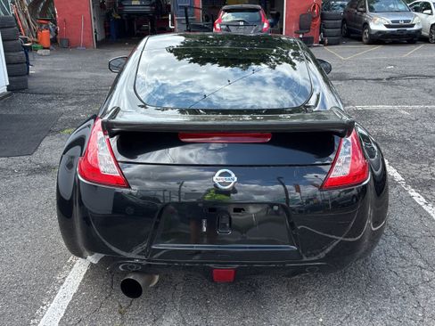 Used 2016 Nissan 370Z Coupe RWD image 10