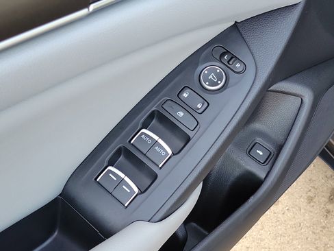 Used 2019 Honda Accord LX image 14