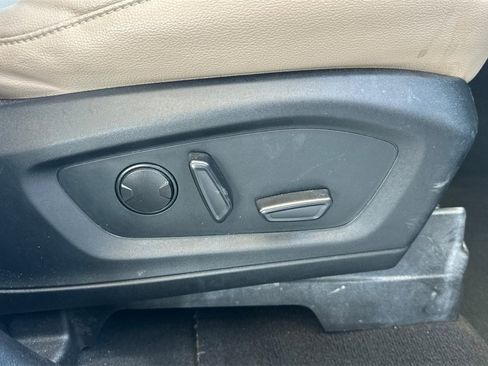 Used 2022 Ford Explorer Limited w/ Equipment Group 301A image 28