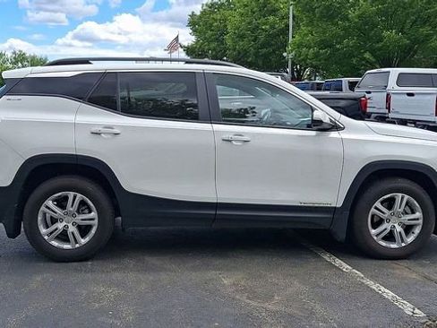 Certified 2024 GMC Terrain SLE w/ Driver Convenience Package AWD/4WD image 9