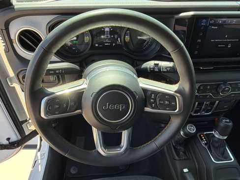 Used 2024 Jeep Wrangler Unlimited Sahara AWD/4WD image 11