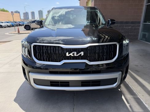 Used 2023 Kia Telluride LX FWD image 10