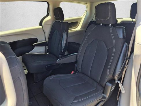 Used 2022 Chrysler Voyager LX FWD image 23