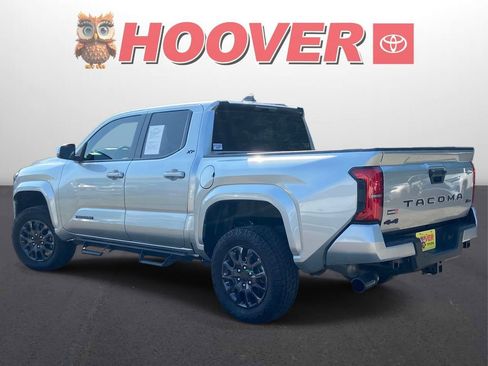 Used 2025 Toyota Tacoma SR5 AWD/4WD image 6