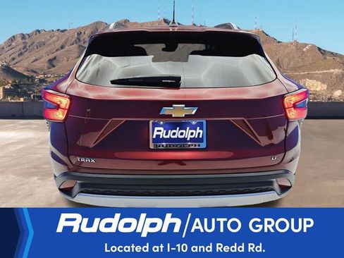 Used 2025 Chevrolet Trax LT FWD image 4