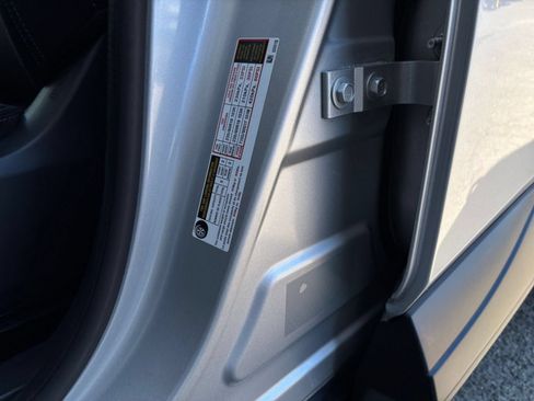 Used 2025 Nissan Rogue SV FWD image 31