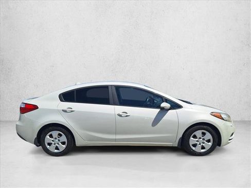 Used 2015 Kia Forte LX FWD image 4