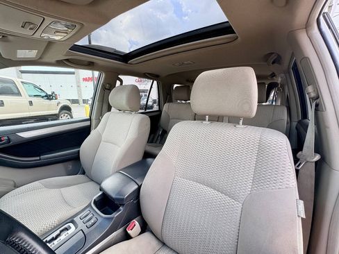 Used 2007 Toyota 4Runner SR5 AWD/4WD image 11
