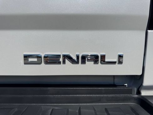Used 2018 GMC Sierra 2500 Denali w/ Duramax Plus Package AWD/4WD image 10