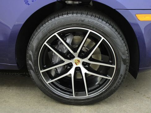 Certified 2023 Porsche Macan AWD/4WD image 15