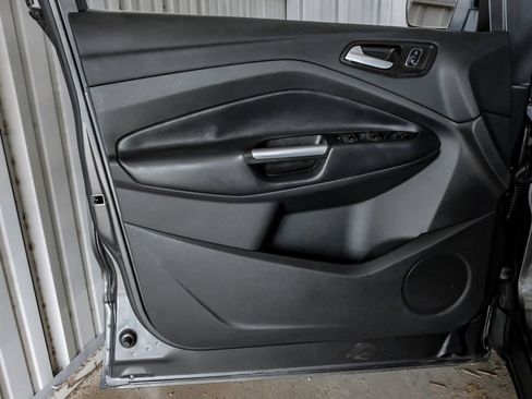 Used 2017 Ford Escape SE w/ Equipment Group 201A FWD image 43