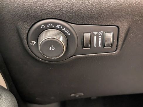 Used 2025 Jeep Compass Limited AWD/4WD image 13