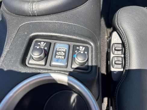 Used 2015 Nissan 370Z Touring RWD image 19