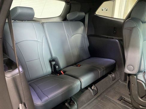 Used 2024 Buick Enclave Essence AWD/4WD image 15