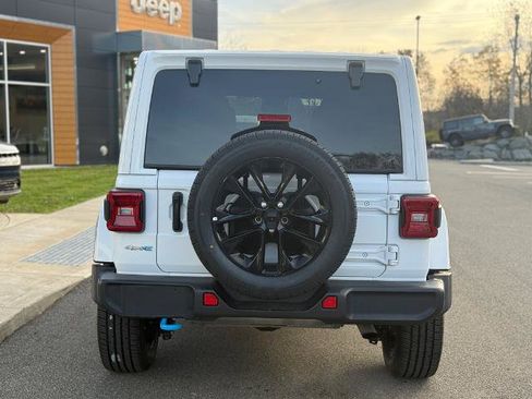 Used 2024 Jeep Wrangler Unlimited Sahara AWD/4WD image 3
