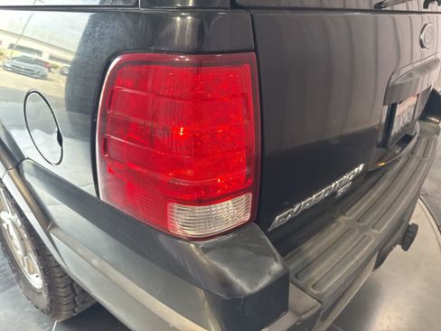 Used 2004 Ford Expedition XLT image 12