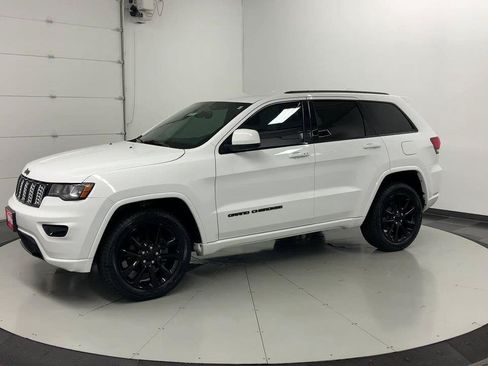 Used 2018 Jeep Grand Cherokee Altitude AWD/4WD image 33