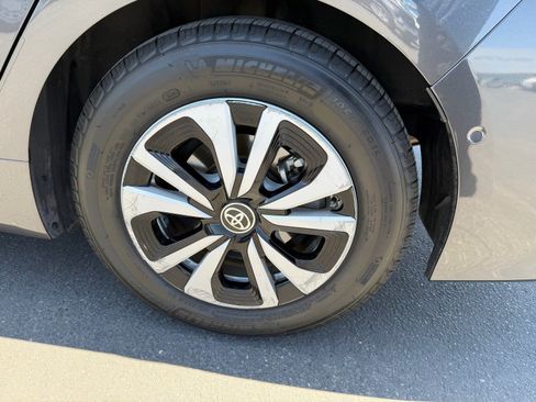 Used 2018 Toyota Prius Prime Advanced w/ Carpet Mat Package FWD image 27