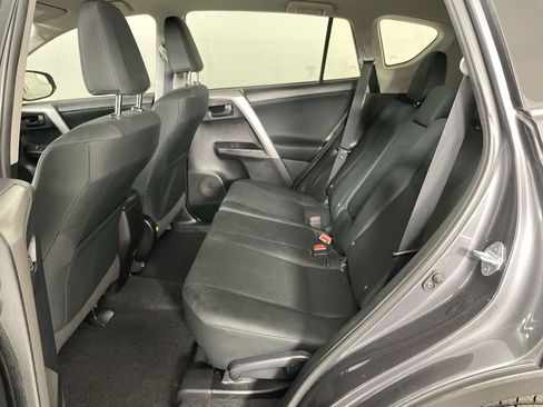 Used 2018 Toyota RAV4 LE w/ Carpet Mat Package image 22