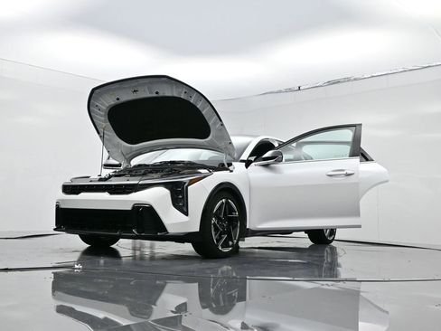 Used 2025 Kia K4 GT-Line w/ GT-Line Sunroof Package image 29