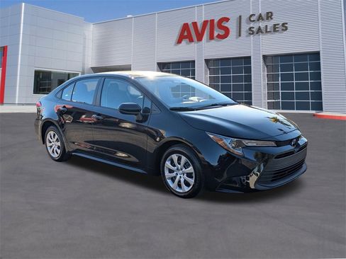 Used 2025 Toyota Corolla LE image 3