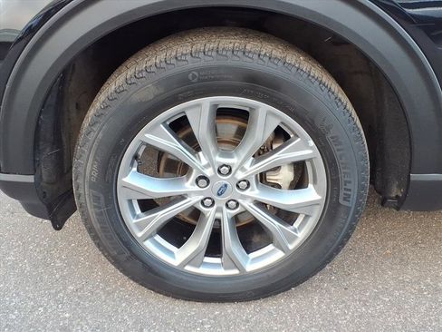 Used 2023 Ford Explorer XLT w/ Equipment Group 202A image 8