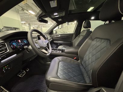 New 2026 Volkswagen Atlas Cross Sport SEL Premium R-Line