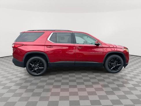Used 2021 Chevrolet Traverse LT image 2