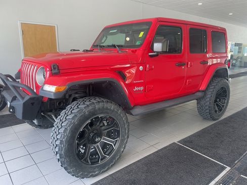 Used 2019 Jeep Wrangler Unlimited Sahara w/ Uconnect 4C Nav & Sound Group AWD/4WD image 6