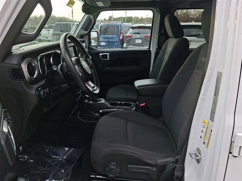 Used 2019 Jeep Wrangler Unlimited Sahara w/ Safety Group image 13