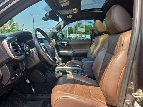 Used 2018 Toyota Tacoma Limited AWD/4WD image 14