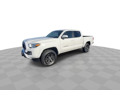 Used 2022 Toyota Tacoma SR5 RWD image 4