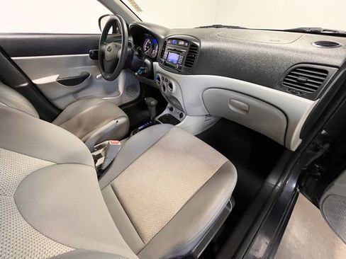 Used 2011 Hyundai Accent GLS image 10