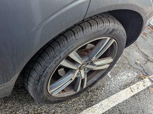 Used 2018 Volvo XC60 T6 Momentum w/ Convenience Package image 9